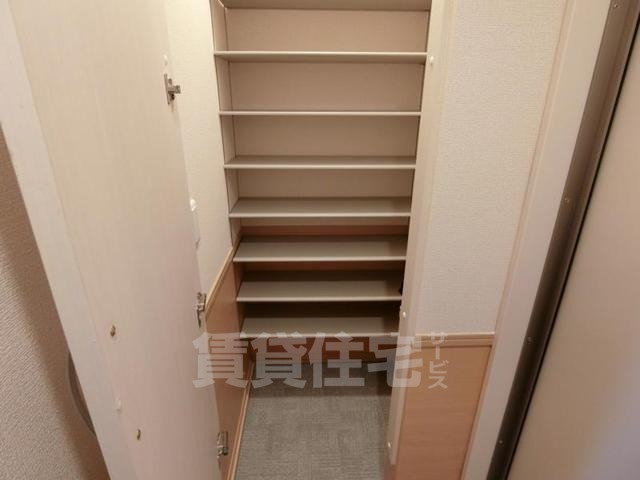 ＪＲ東海道本線 瀬田駅 徒歩20分 3階建 築9年の玄関写真