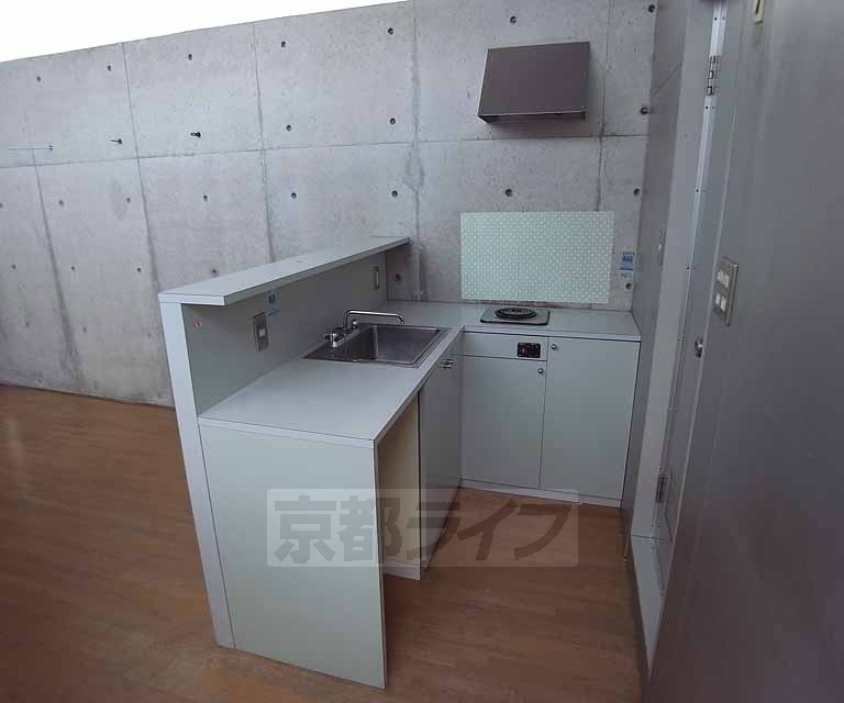 地下鉄東西線 太秦天神川駅 徒歩9分 3階建 築39年のキッチン写真
