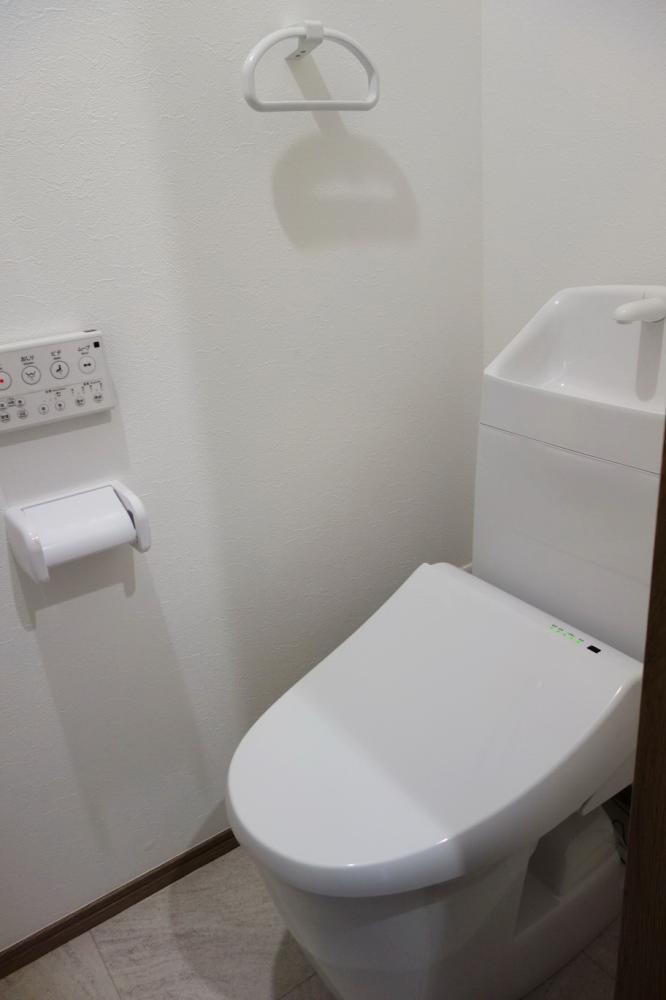多摩都市モノレール 玉川上水駅 徒歩15分 2階建 築1年のトイレ写真