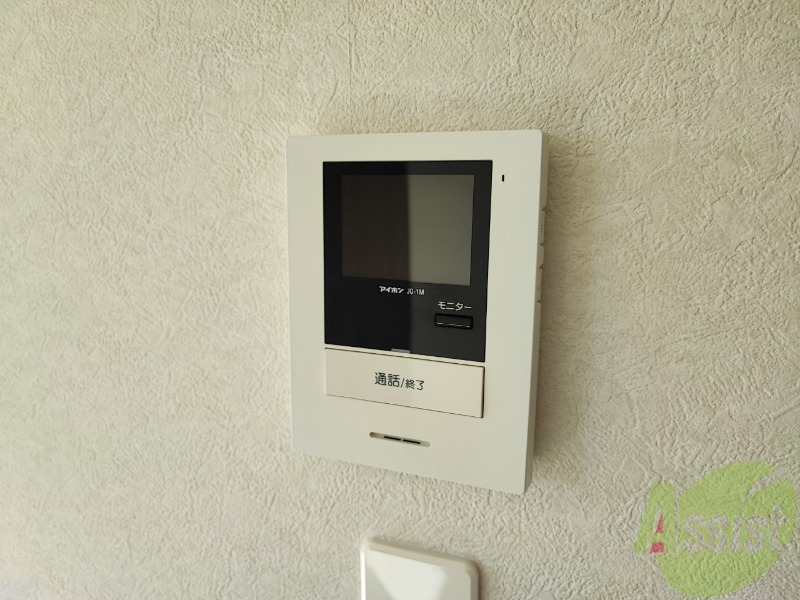 セキュリティ　モニター付きインターホンです。来客時も安心ですね。
