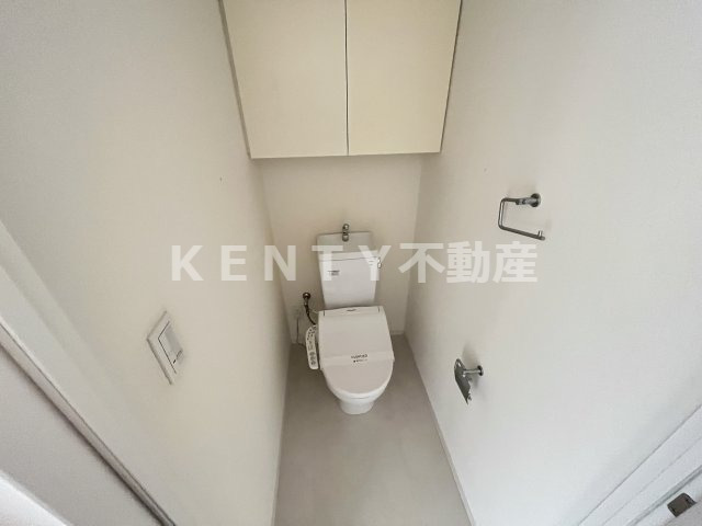 トイレ　落ち着いた色調のトイレです