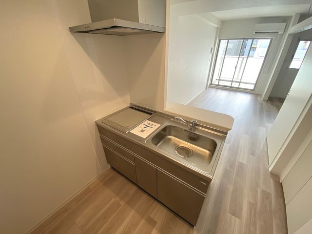 キッチン　※部屋毎でカラーに違いがある場合がございます。