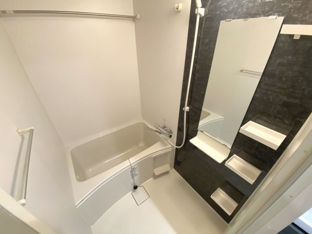 バス・シャワールーム　※部屋毎でカラーに違いがある場合がございます。