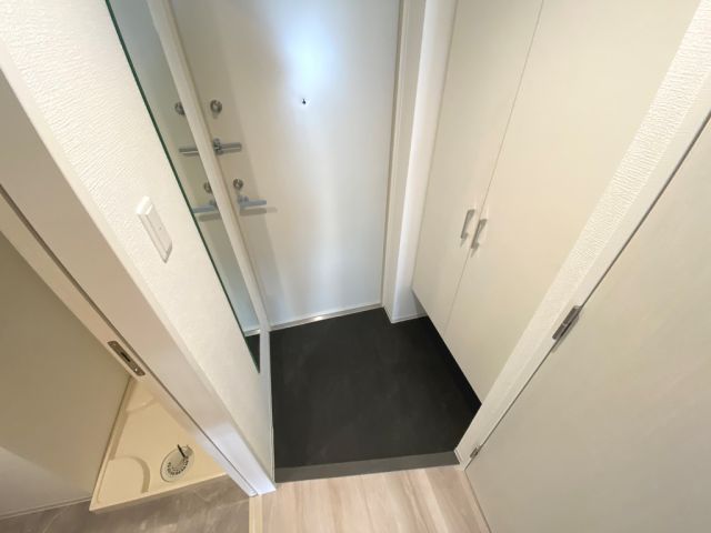 玄関　※部屋毎でカラーに違いがある場合がございます。