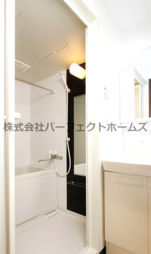 バス・シャワールーム　コンパクトで使いやすいお風呂です