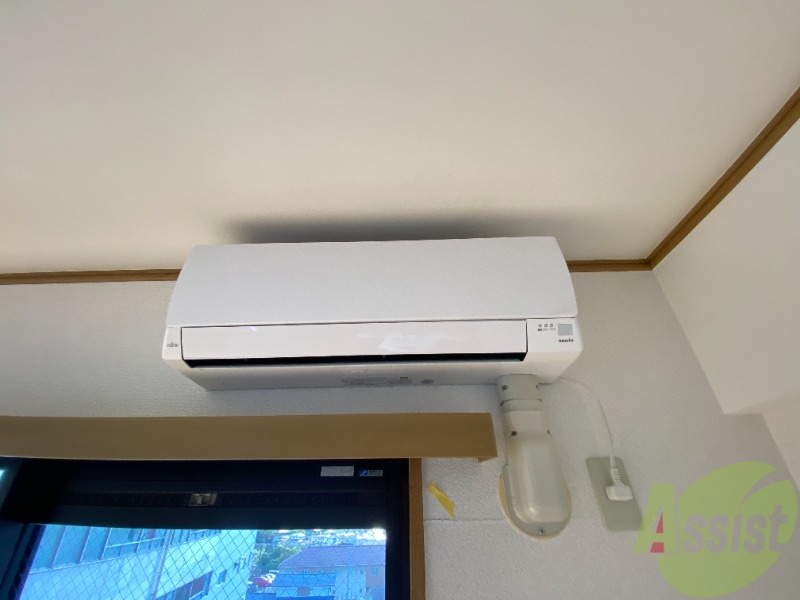 その他設備　部屋にはエアコンがあり、暑い日や寒い日も安心です。