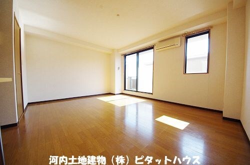 居室・リビング　リビ類似室内
