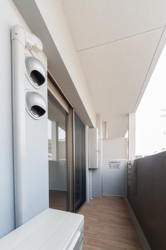 バルコニー　同建設会社の別物件写真となります。※建具・床の色は現況優先で