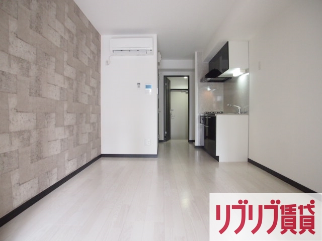 ＪＲ総武線 千葉駅 徒歩17分 6階建 築11年の居間写真