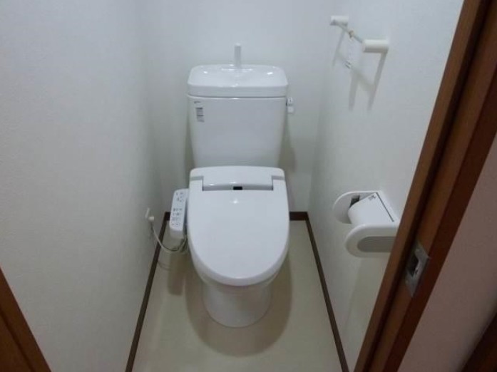 東急東横線 武蔵小杉駅 徒歩10分 4階建 築15年のトイレ写真