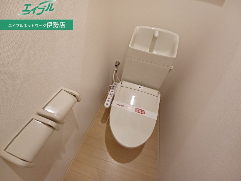 トイレ　別部屋反転画像参考