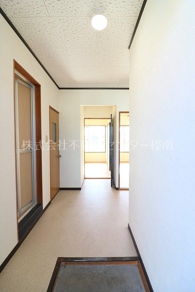玄関　別部屋画像です