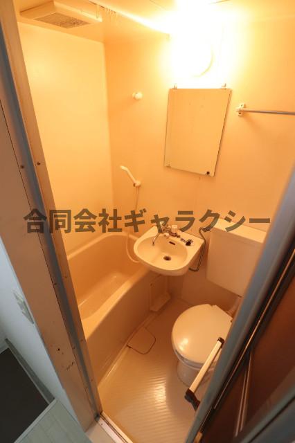 バス・シャワールーム　清潔感のあるバスルーム