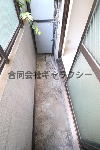 バルコニー　明るいバルコニー