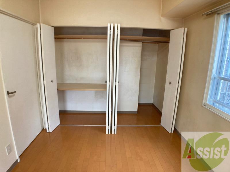 収納　クローゼットは奥行きもあり、荷物が多い方でも安心です。