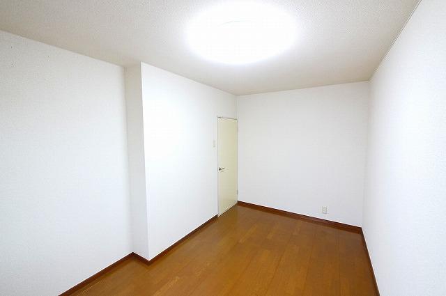 その他部屋・スペース　落ち着いて過ごせるお部屋なので、寝室にいかがでしょうか