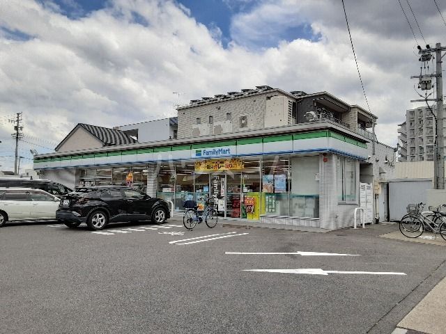 コンビニ　ファミリーマート 中丸町二丁目店（コンビニ）まで382m