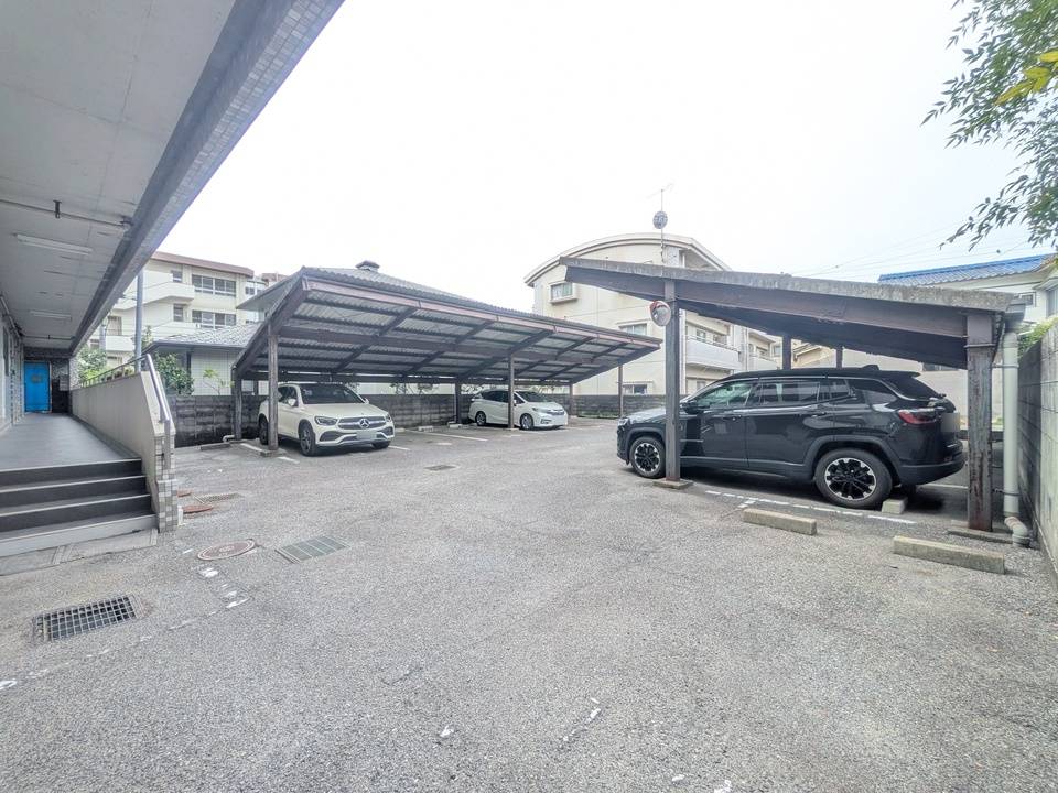 駐車場　駐車場