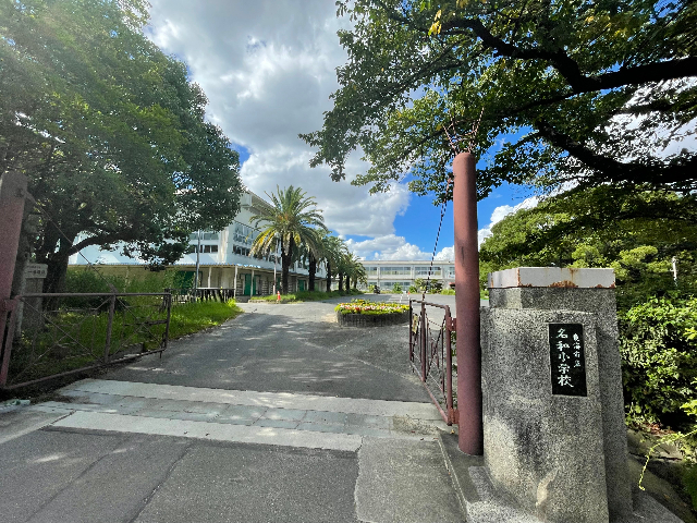 小学校　東海市立名和小学校（小学校）まで880m