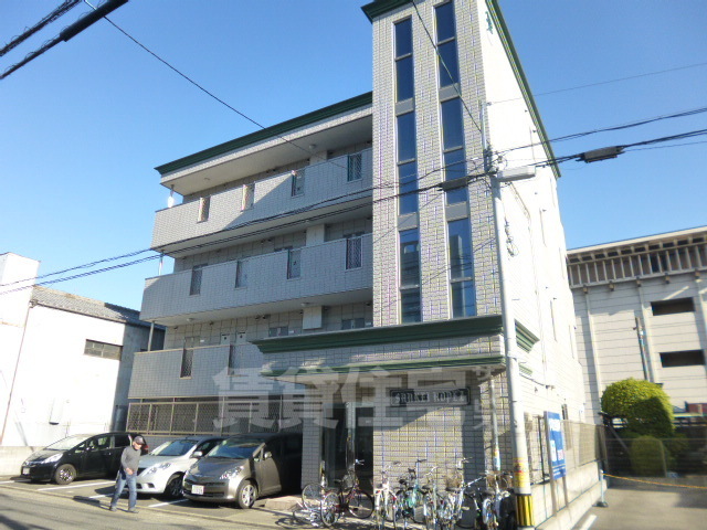 名古屋市瑞穂区川澄町のマンションの建物外観