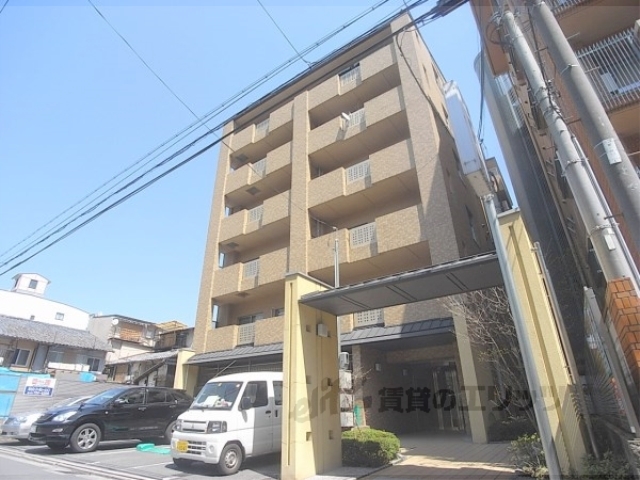 京都市下京区本神明町のマンションの建物外観