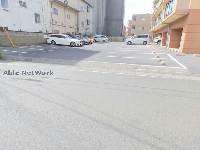 【古河市本町のマンションの駐車場】