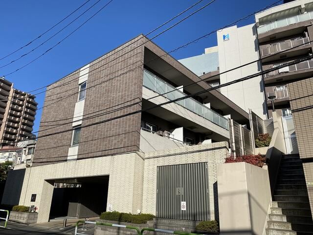 文京区小日向のマンションの建物外観