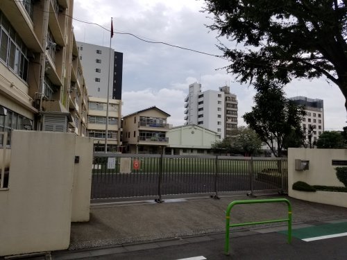 【松澤フラッツの小学校】