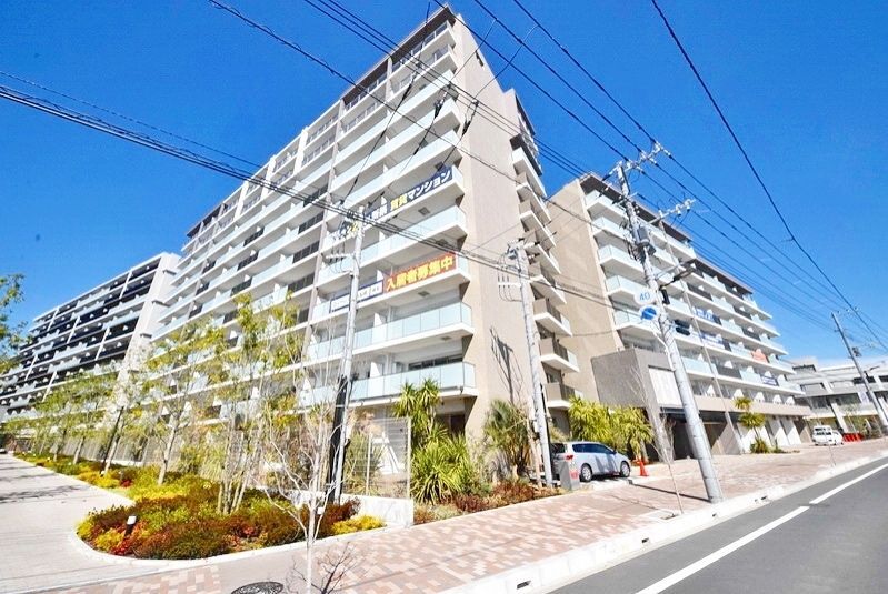 【船橋市行田のマンションの建物外観】