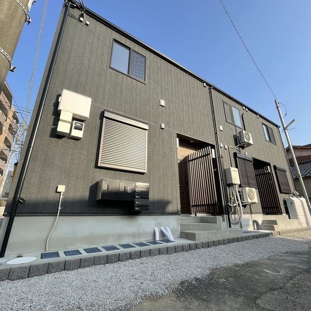 【松戸市小山のアパートの建物外観】