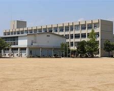 【伊伝居土居アパートの中学校】