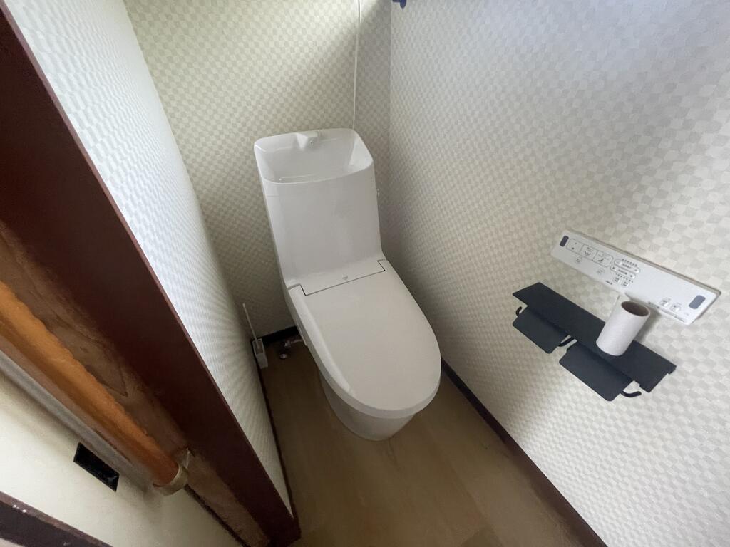 トイレ　トイレも新品に取り替え済みです