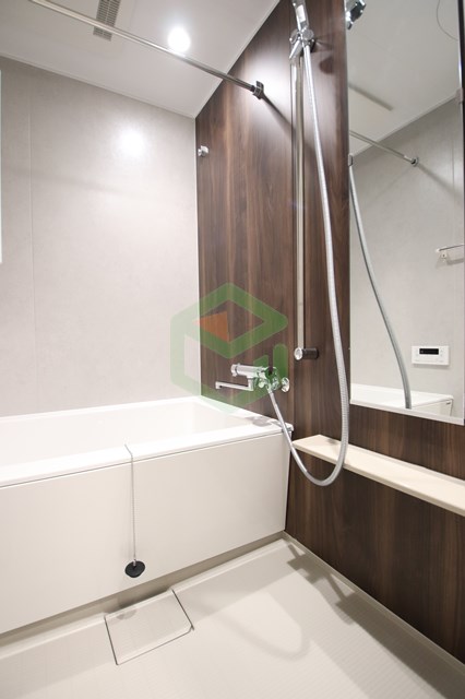 バス・シャワールーム　落ち着いた空間のお風呂です
