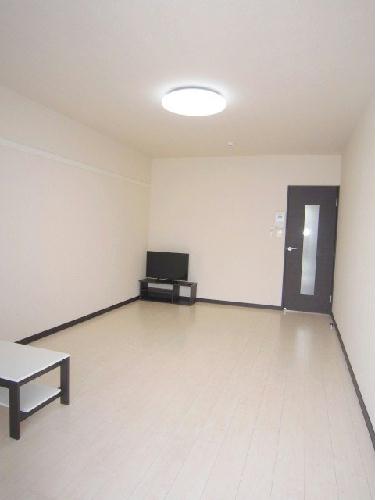 居室・リビング　32型液晶TV完備。