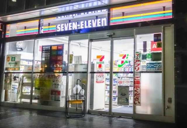 コンビニ　セブンイレブン　代々木イースト店（コンビニ）まで221m