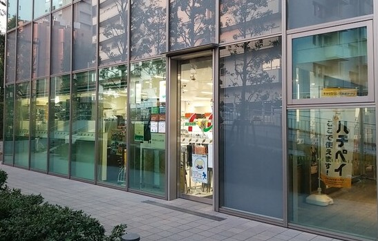 コンビニ　セブンイレブン渋谷区役所店（コンビニ）まで59m