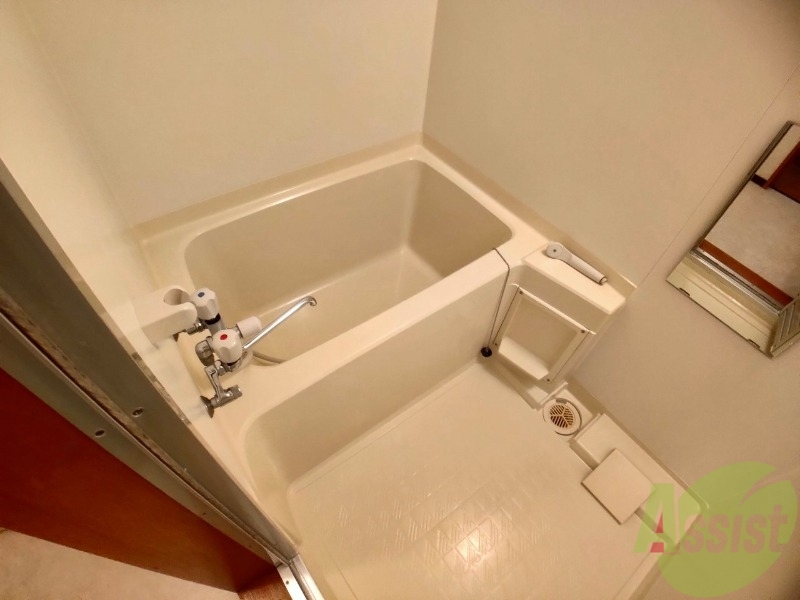 バス・シャワールーム　お風呂です。ゆっくりお風呂につかるのも体に良いですね