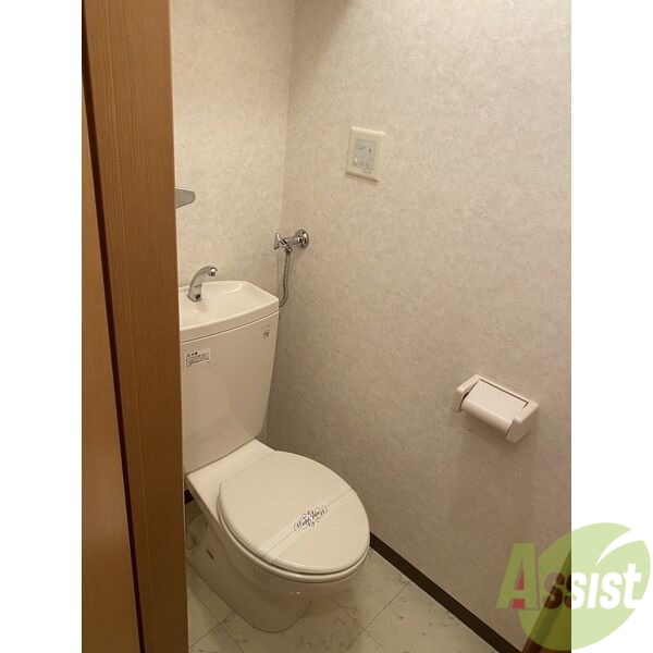 トイレ　ウォシュレット機能がついたトイレ。安心して使用できますね。