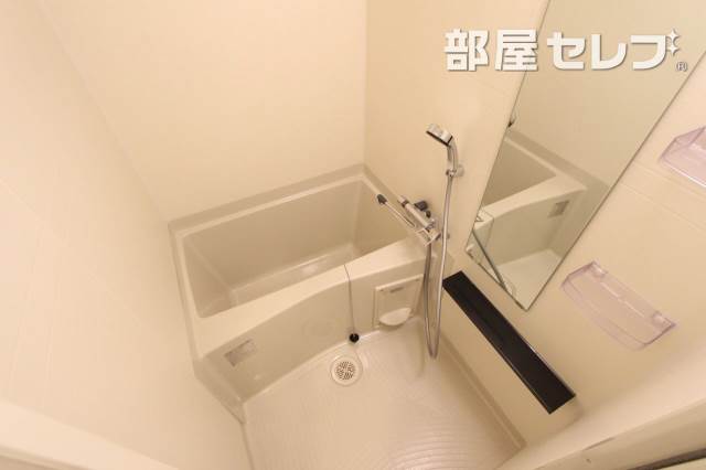 バス・シャワールーム　４０５号室の写真になります。