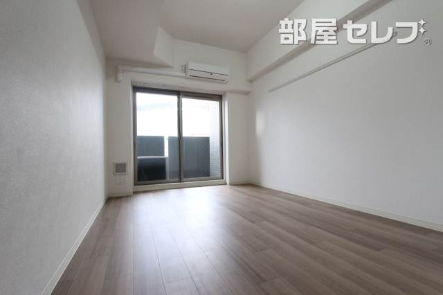 居室・リビング　４０５号室の写真になります。