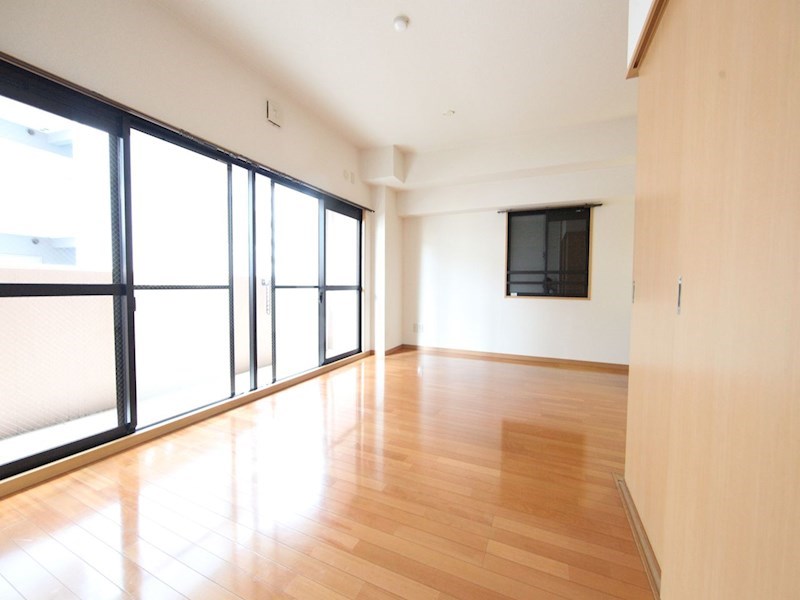 バルコニー　ＬＤＫ15帖　エアコン付　システムキッチン　南面バルコニー