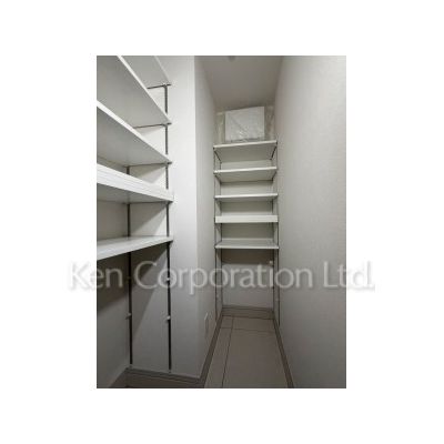 玄関　同タイプ1階のお部屋を撮影。仕様が異なることがあります。