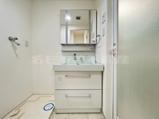 洗面設備　コンパクトで使いやすい洗面所