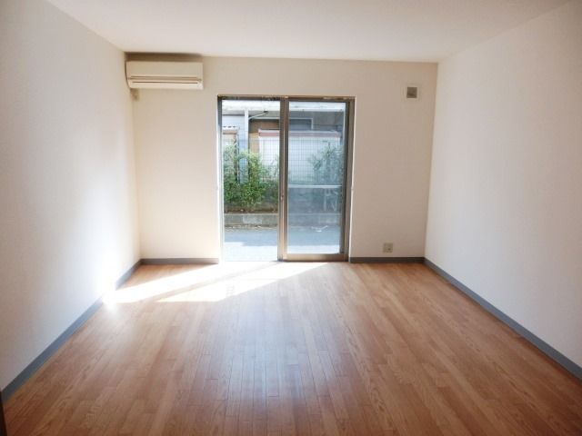 居室・リビング　ゆったりとした居室でレイアウト自由