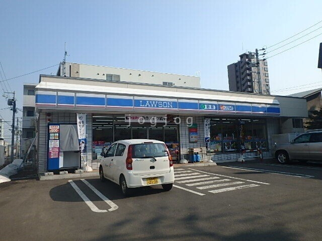 コンビニ　ローソン札幌二十四軒4条北店（コンビニ）まで187m