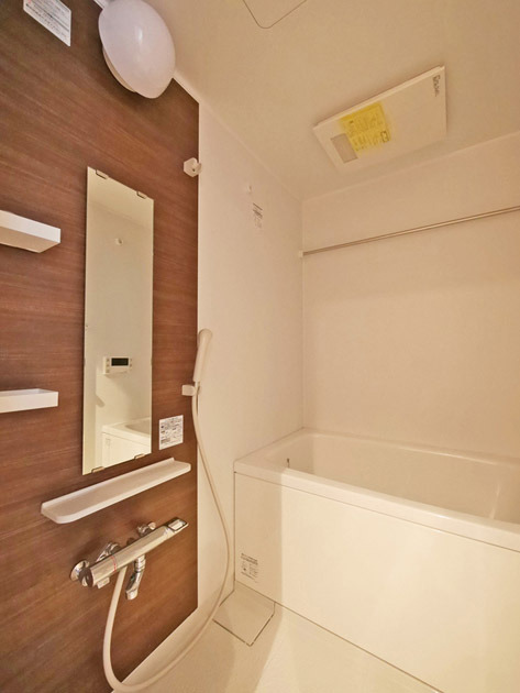 バス・シャワールーム　追焚き機能つきバス