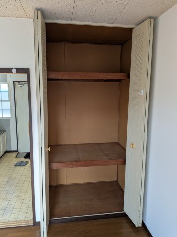 収納　お洋服もたくさんしまえます