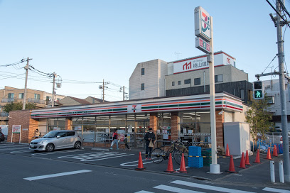 コンビニ　セブンイレブン 世田谷玉堤1丁目店（コンビニ）まで553m