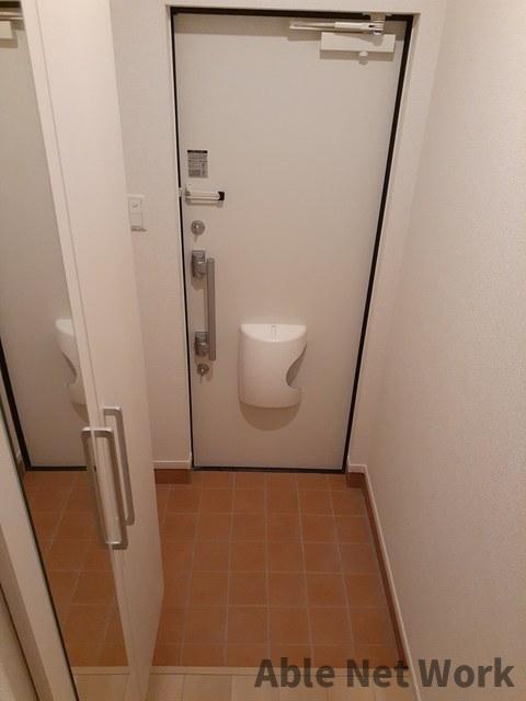 玄関　鏡付きシューズボックス