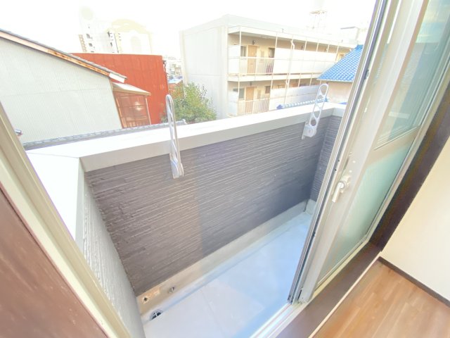 バルコニー　同型タイプ物件の写真です。